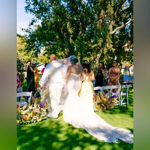 🚨Authentic Allure Wedding Gown and Cathedral-length Veil -💍💒 - 3-Day SALE ONLY - Picture 10 of 16